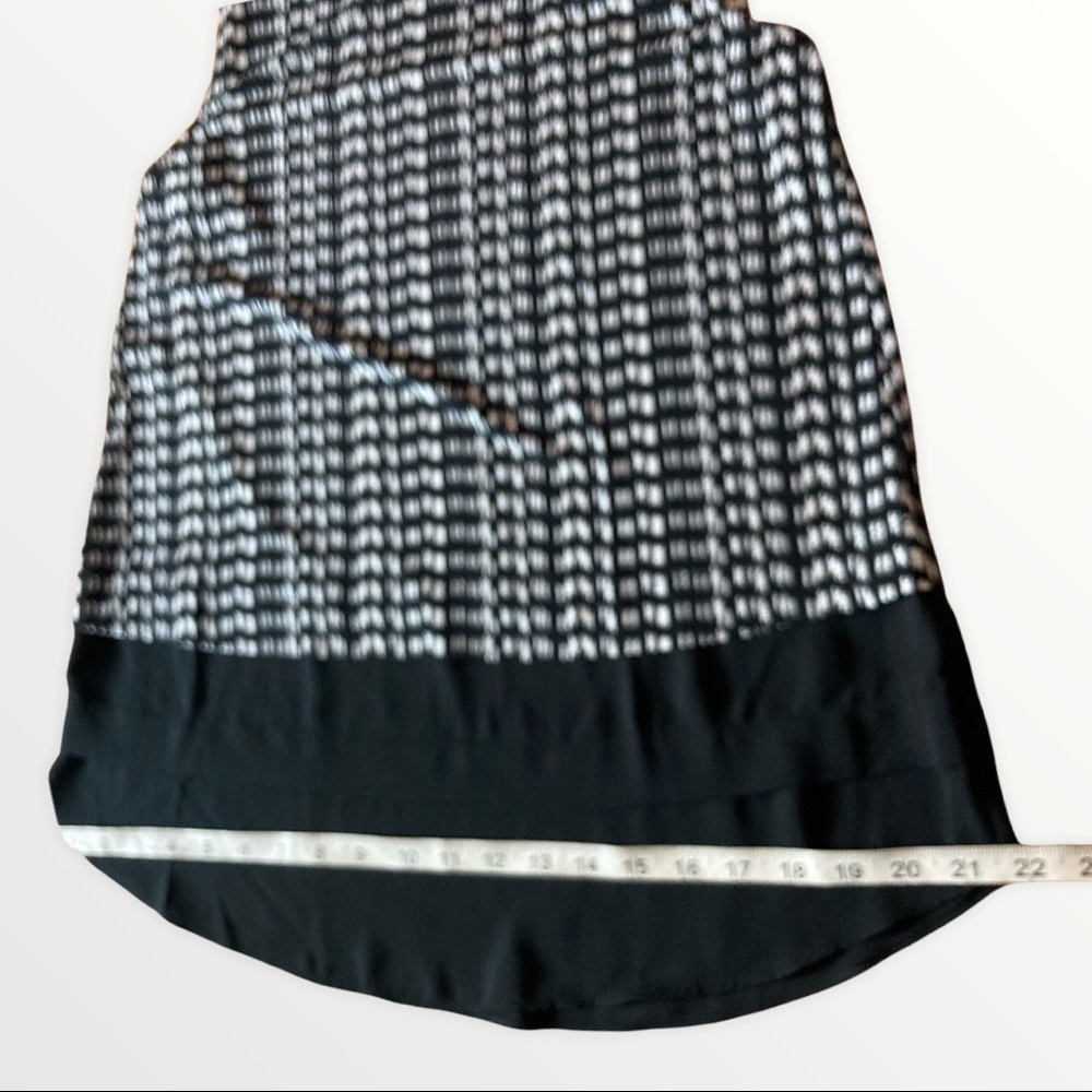 Vince Camuto Women's Black & White Sleeveless Top w/ subtle layers size XS - Picture 8 of 8
